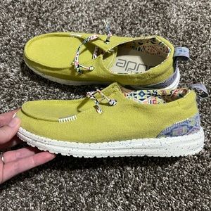 NWOT women’s Wendy HeyDude